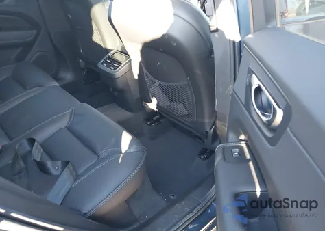 2025 Volvo Xc60 B5 Ultra z USA, uszkodzony, nr VIN YV4M12RM4S1219991